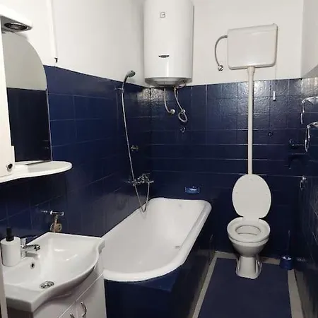 Lovely 2-bedroom In Pedestrian Zone Lägenhet Belgrad