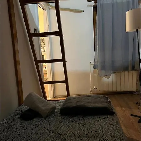 Lovely 2-bedroom In Pedestrian Zone Lägenhet *