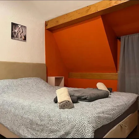 Lovely 2-bedroom In Pedestrian Zone *