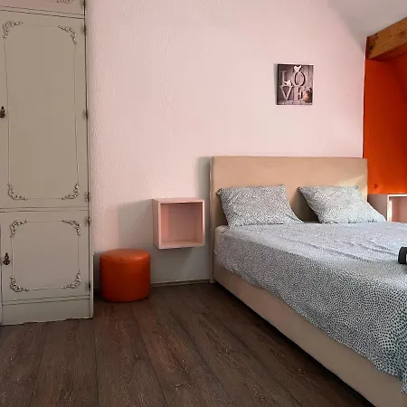 アパート Lovely 2-bedroom In Pedestrian Zone ベオグラード